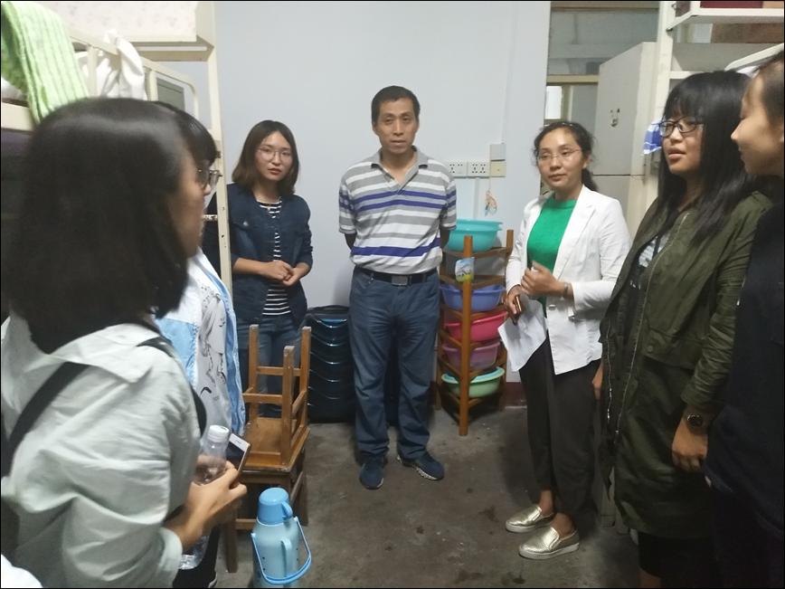 9月10日晚,院领导看望新生