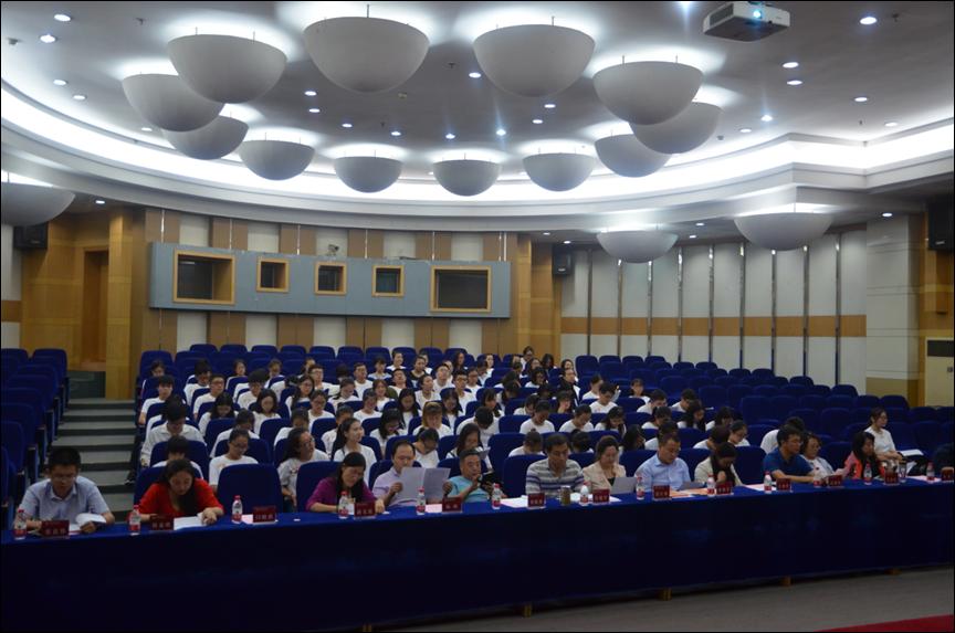 9月9日晚,学院党员联系新生宿舍及新生辅导员培训会议