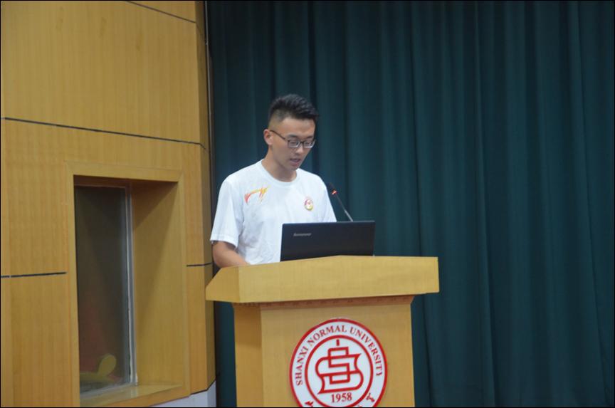 党员联系员代表张宇同学表态发言